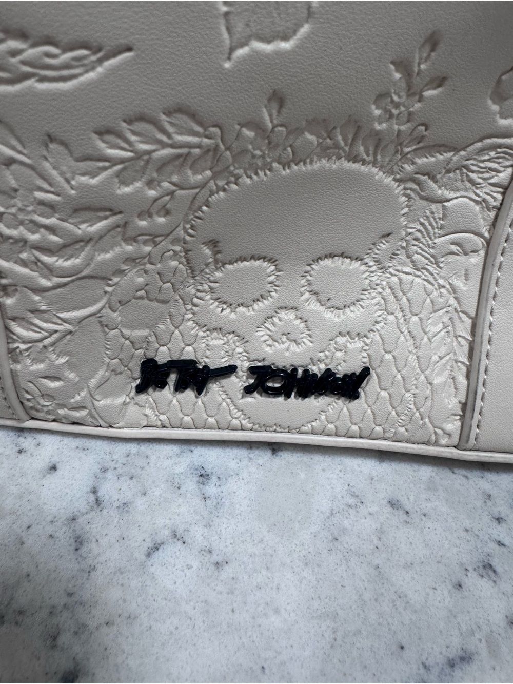 Betsey Johnson XOMATTIE skull embossed tote bag - Picture 3 of 9